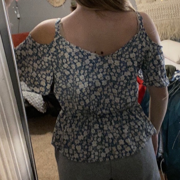 SOLD blue floral cold shoulder top - Picture 3 of 4